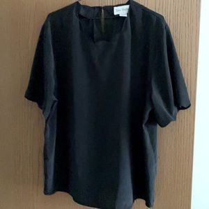 Dress blouse with short sleeves and scalloped collar